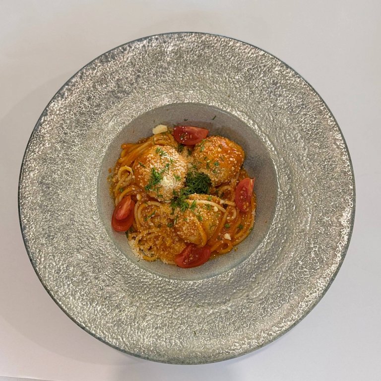 Д Спагетти с тефтелями в томатном соусе